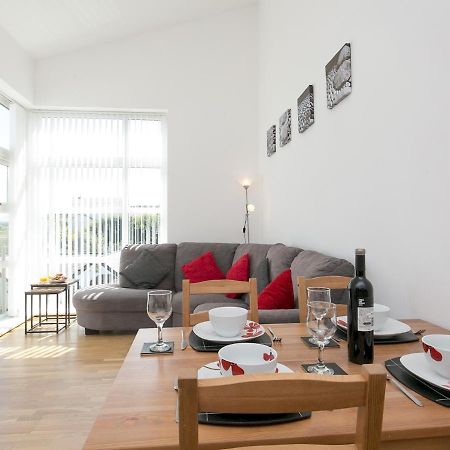 Pass The Keys 2 Bed Sea View Apartment With Balcony Parking Benllech Buitenkant foto