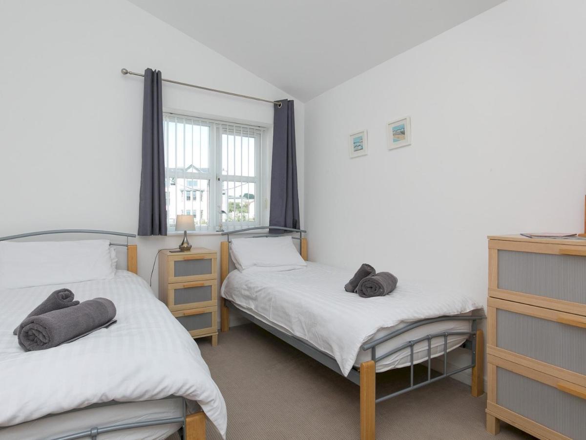 Pass The Keys 2 Bed Sea View Apartment With Balcony Parking Benllech Buitenkant foto