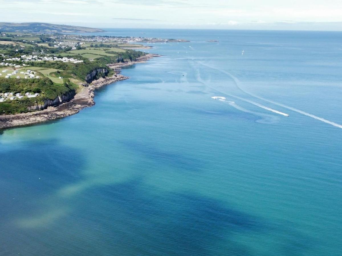 Pass The Keys 2 Bed Sea View Apartment With Balcony Parking Benllech Buitenkant foto