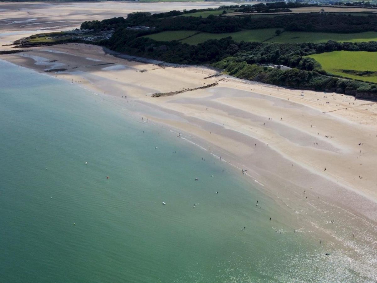 Pass The Keys 2 Bed Sea View Apartment With Balcony Parking Benllech Buitenkant foto