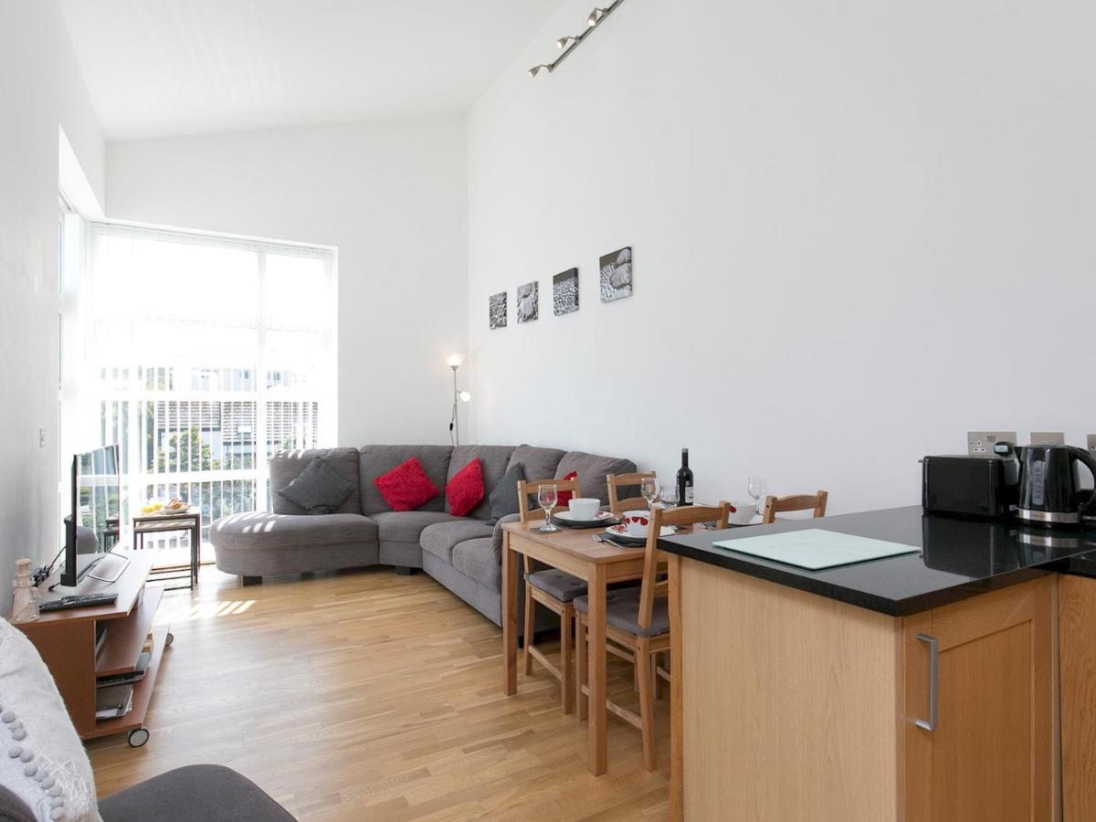 Pass The Keys 2 Bed Sea View Apartment With Balcony Parking Benllech Buitenkant foto
