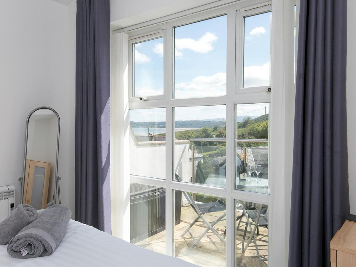 Pass The Keys 2 Bed Sea View Apartment With Balcony Parking Benllech Buitenkant foto