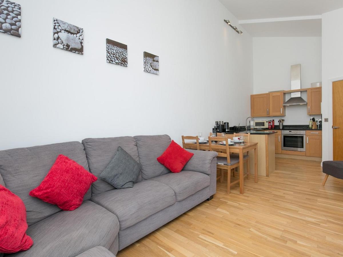 Pass The Keys 2 Bed Sea View Apartment With Balcony Parking Benllech Buitenkant foto