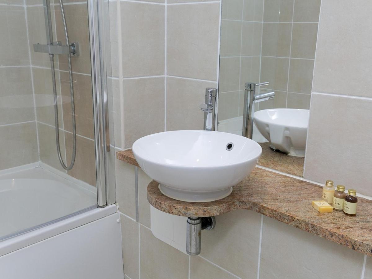Pass The Keys 2 Bed Sea View Apartment With Balcony Parking Benllech Buitenkant foto