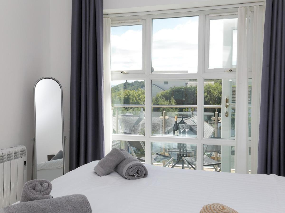 Pass The Keys 2 Bed Sea View Apartment With Balcony Parking Benllech Buitenkant foto