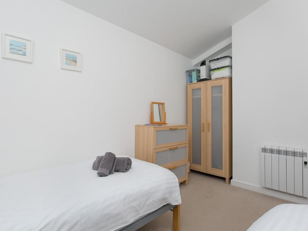 Pass The Keys 2 Bed Sea View Apartment With Balcony Parking Benllech Buitenkant foto